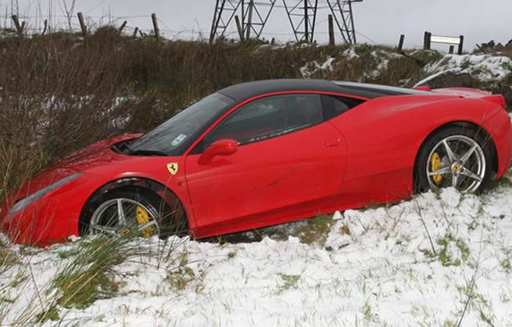 EuroMillionen Gewinner fährt Ferrari zu Schrott