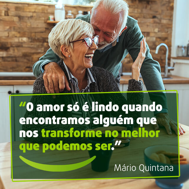 Imagem com frase dia dos namorados para Facebook, WhatsApp ou Instagram: “O amor só é lindo quando encontramos alguém que nos transforme no melhor que podemos ser”.  Mário Quintana