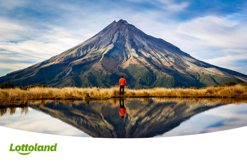 100 Sportzitate für die richtige Motivation Motivierter Sportler mit Blick auf den Gipfel